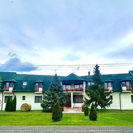 Eden Panzio Aparthotel Buk Ngoại thất bức ảnh