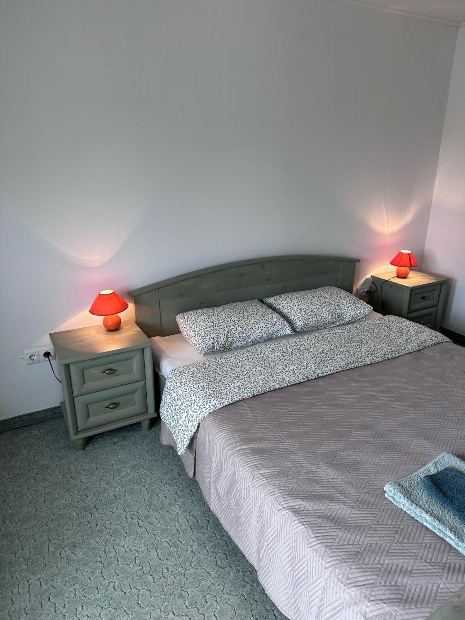 Eden Panzio Aparthotel Buk Ngoại thất bức ảnh