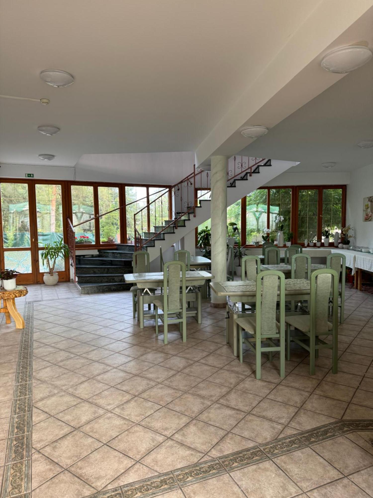 Eden Panzio Aparthotel Buk Ngoại thất bức ảnh