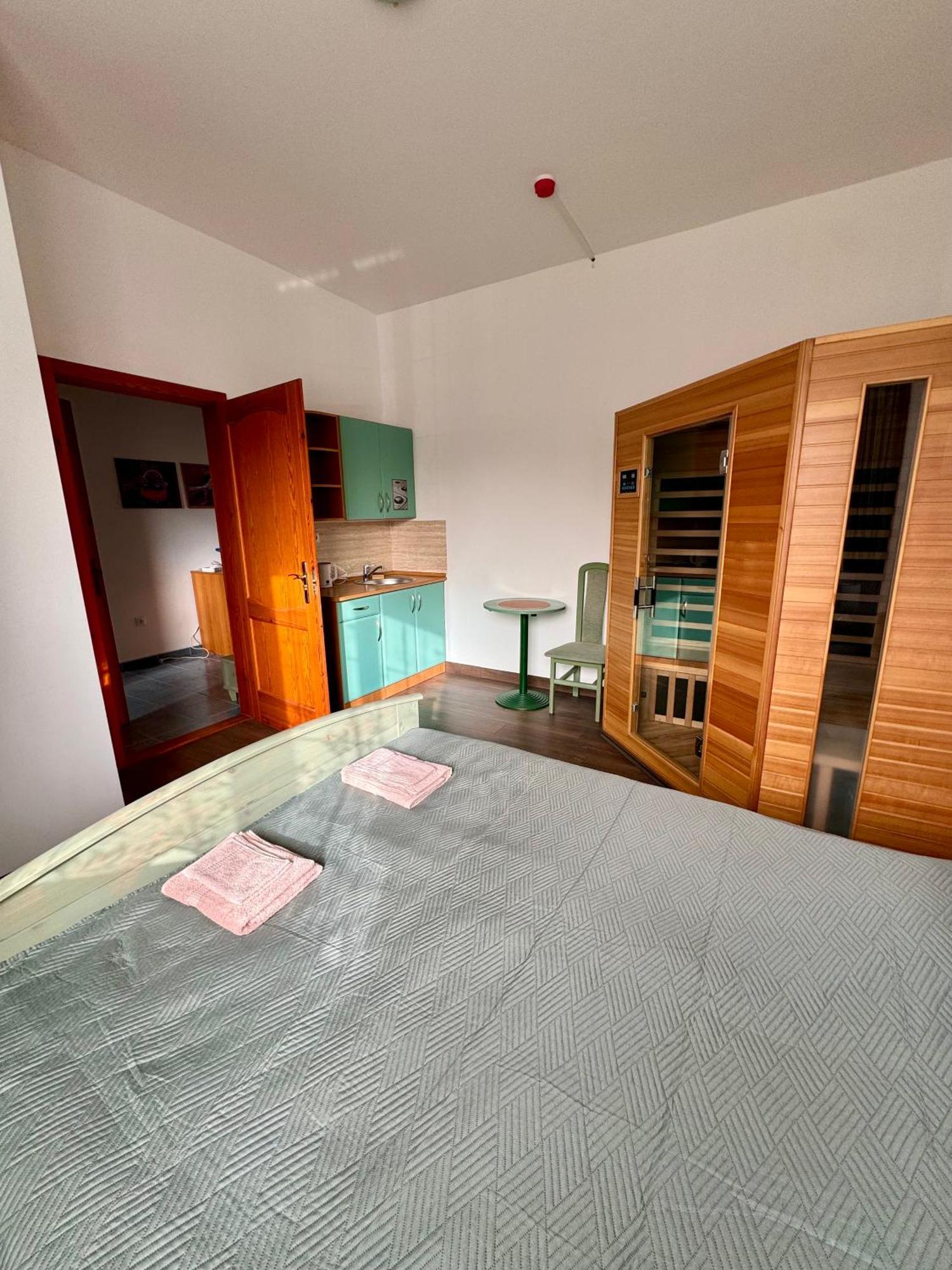 Eden Panzio Aparthotel Buk Ngoại thất bức ảnh