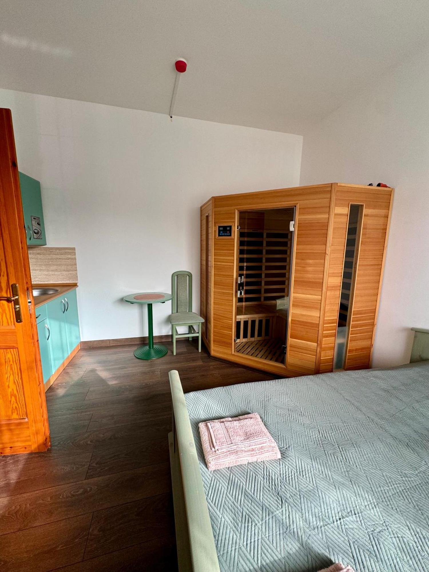 Eden Panzio Aparthotel Buk Ngoại thất bức ảnh