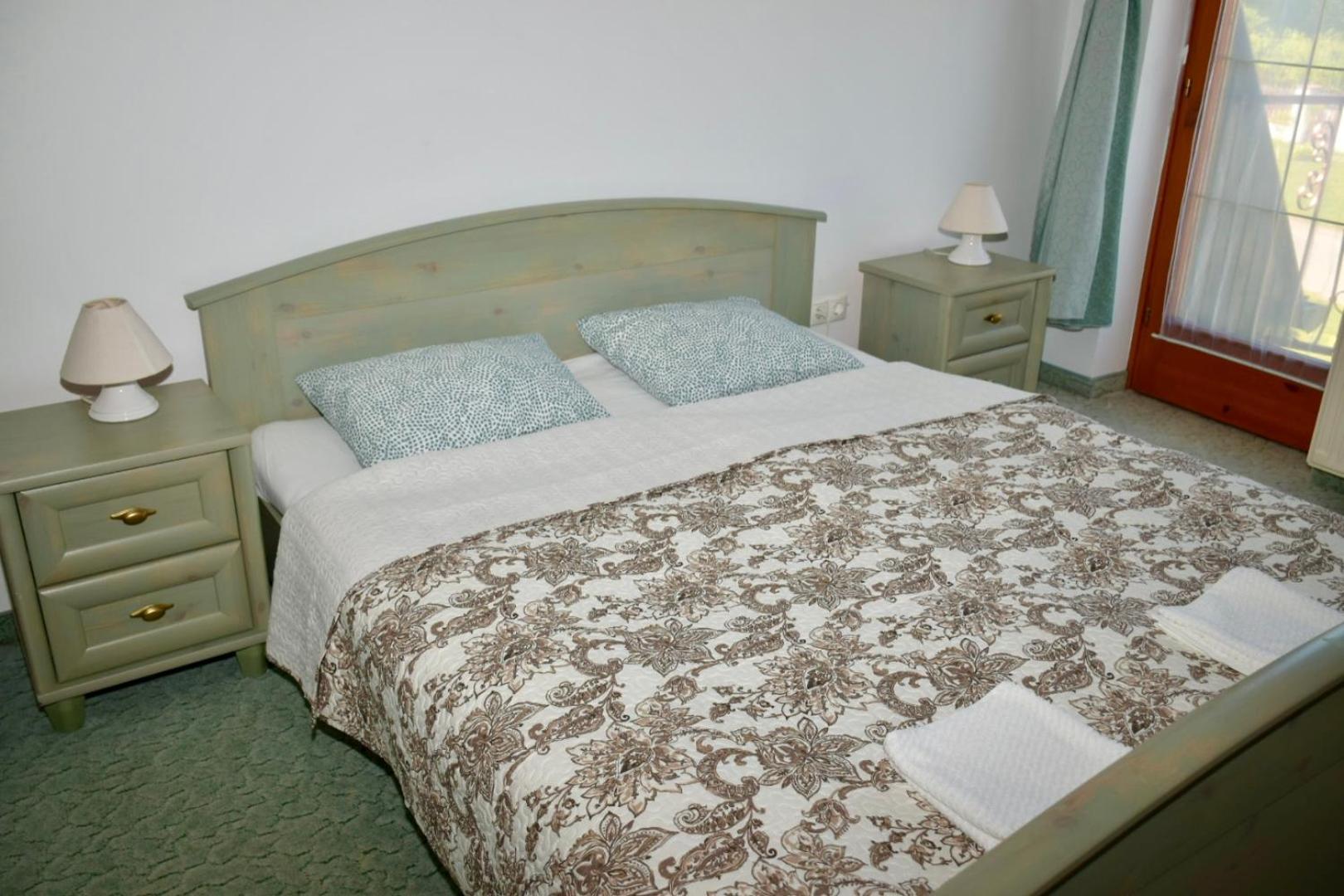 Eden Panzio Aparthotel Buk Ngoại thất bức ảnh