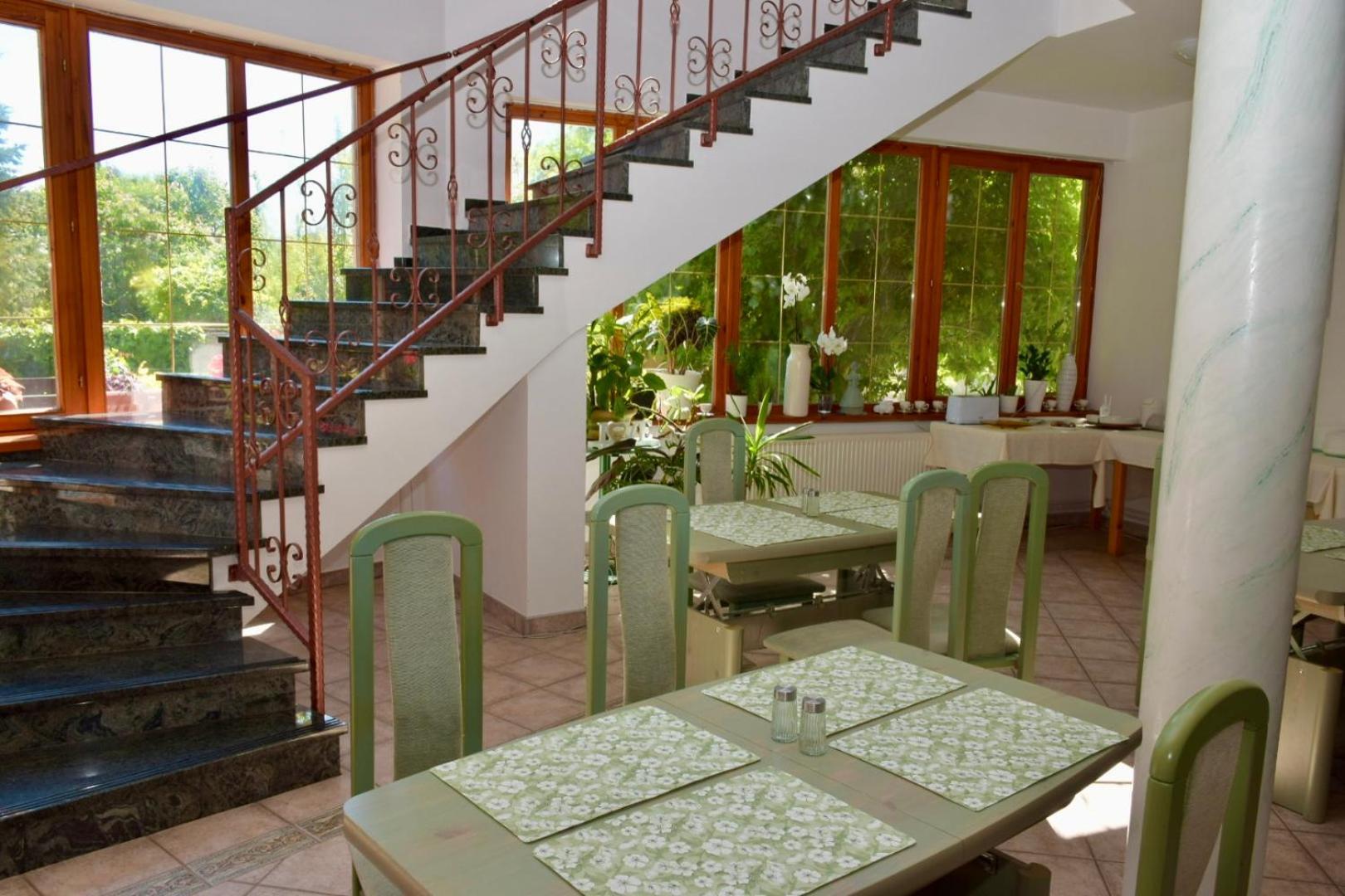 Eden Panzio Aparthotel Buk Ngoại thất bức ảnh