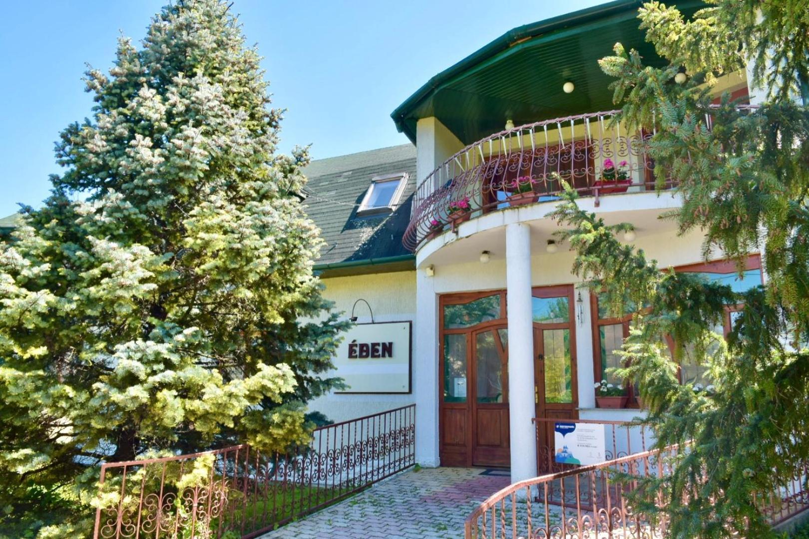 Eden Panzio Aparthotel Buk Ngoại thất bức ảnh